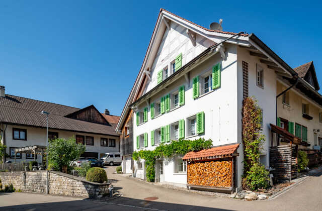 5 Zimmer-Riegelhaus einseitig angebaut mitten im Dorfkern