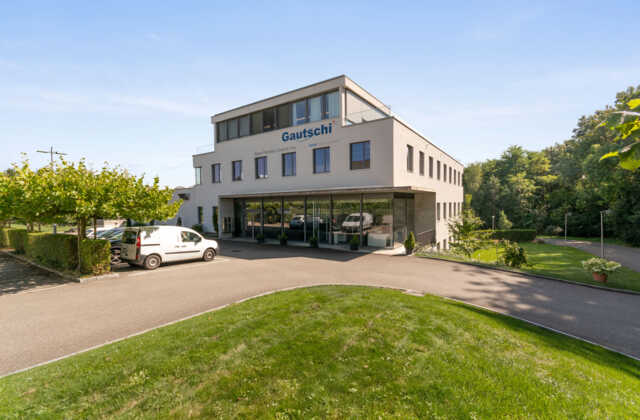 Modernes Bürogebäude mit vielen Möglichkeiten
